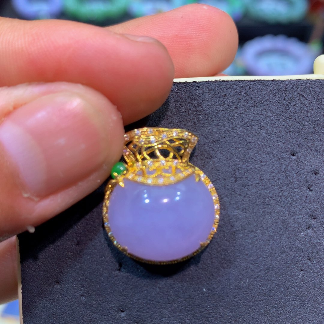 翡翠18K金镶嵌颈饰