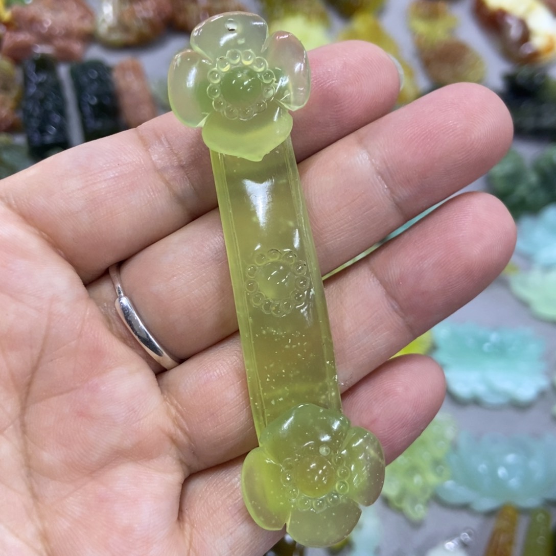 未镶嵌蛇纹石玉挂件