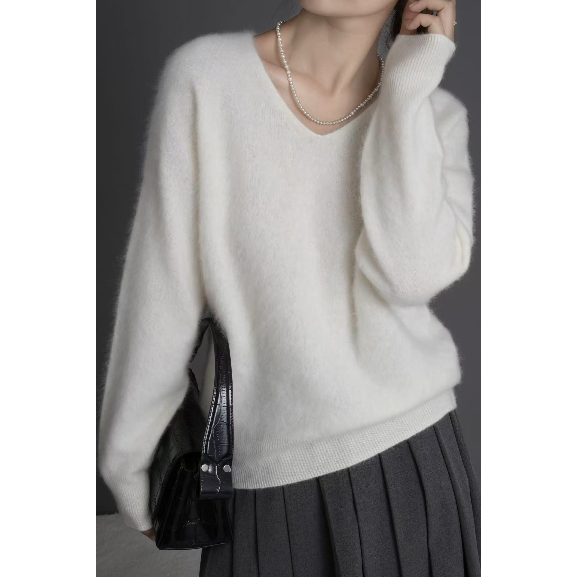 米丽【一线成衣】山羊绒羊毛拉绒无缝一体女秋冬新款百搭纯色V领