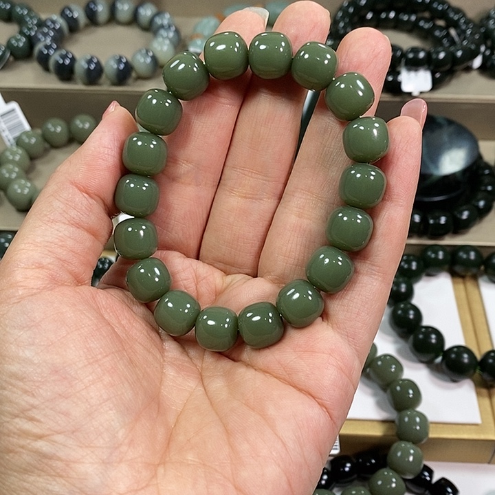 和田玉颈饰未镶嵌南**石