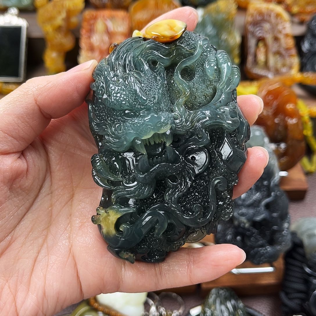 蛇纹石玉颈饰未镶嵌开***孩