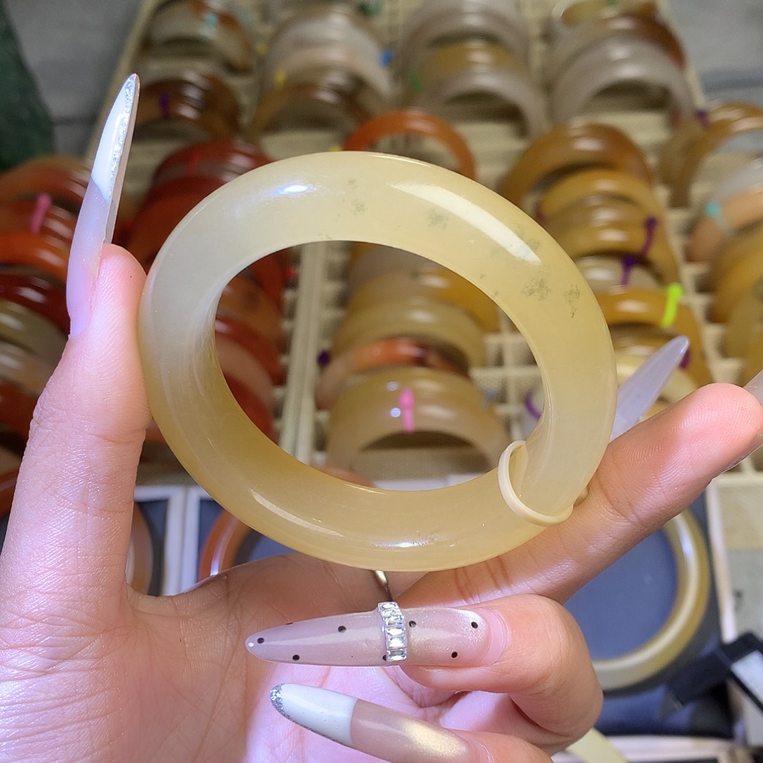 石英质玉（黄龙玉）未镶嵌手镯