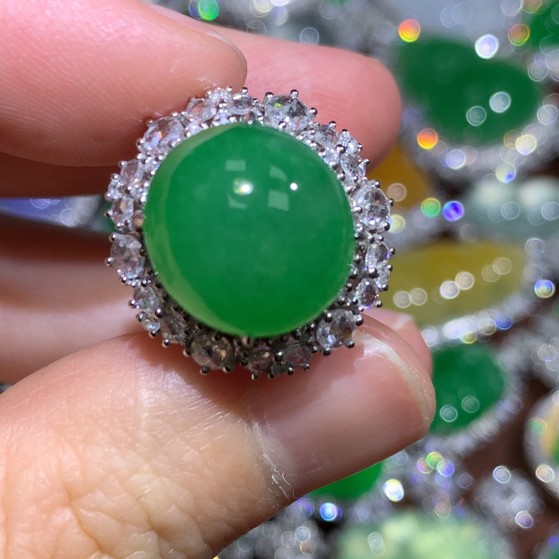 翡翠戒指18K金镶嵌戒指