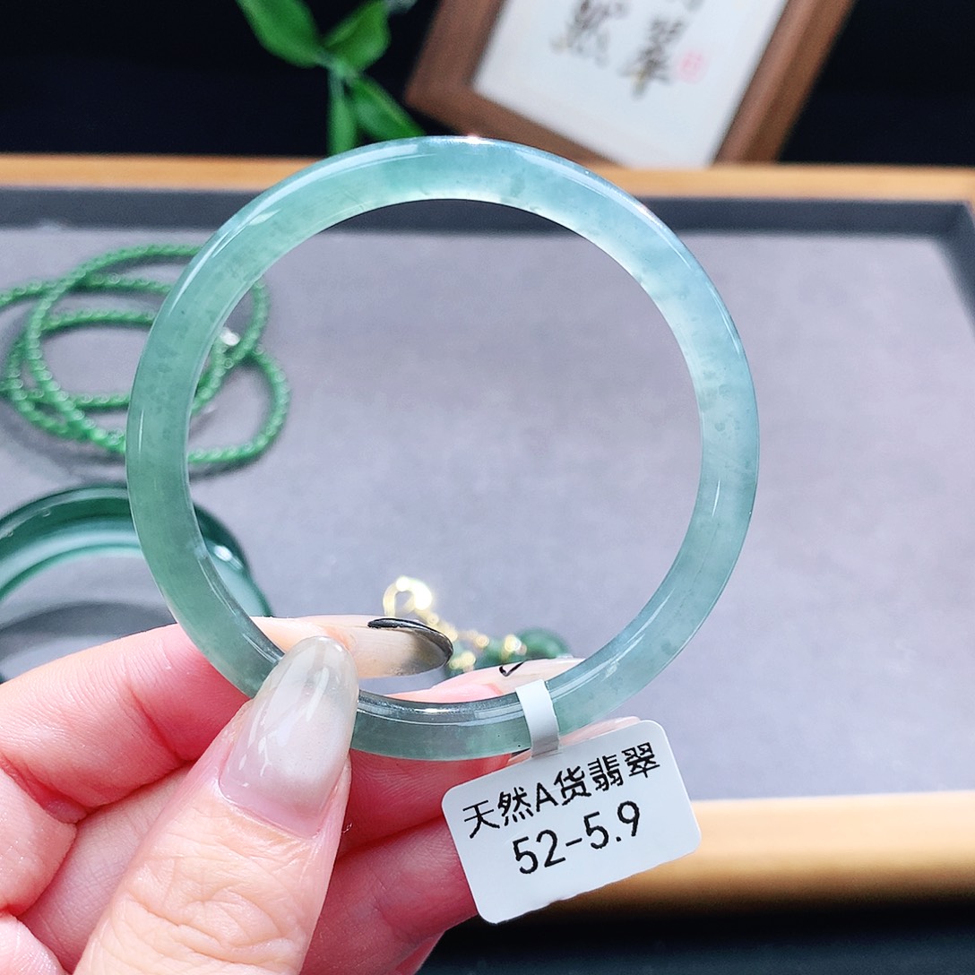 翡翠手镯（圆镯）未镶嵌