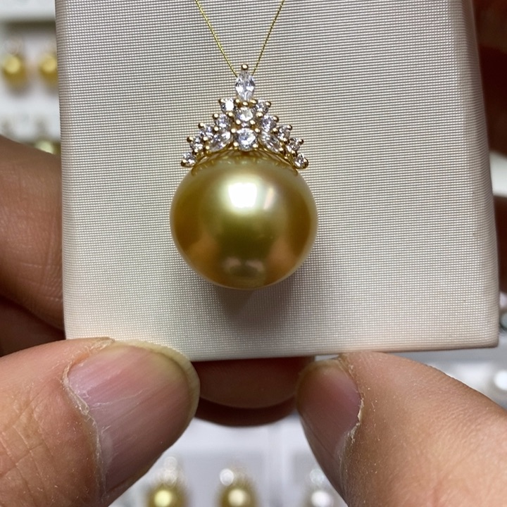 海水珍珠金珠吊坠18K金镶嵌