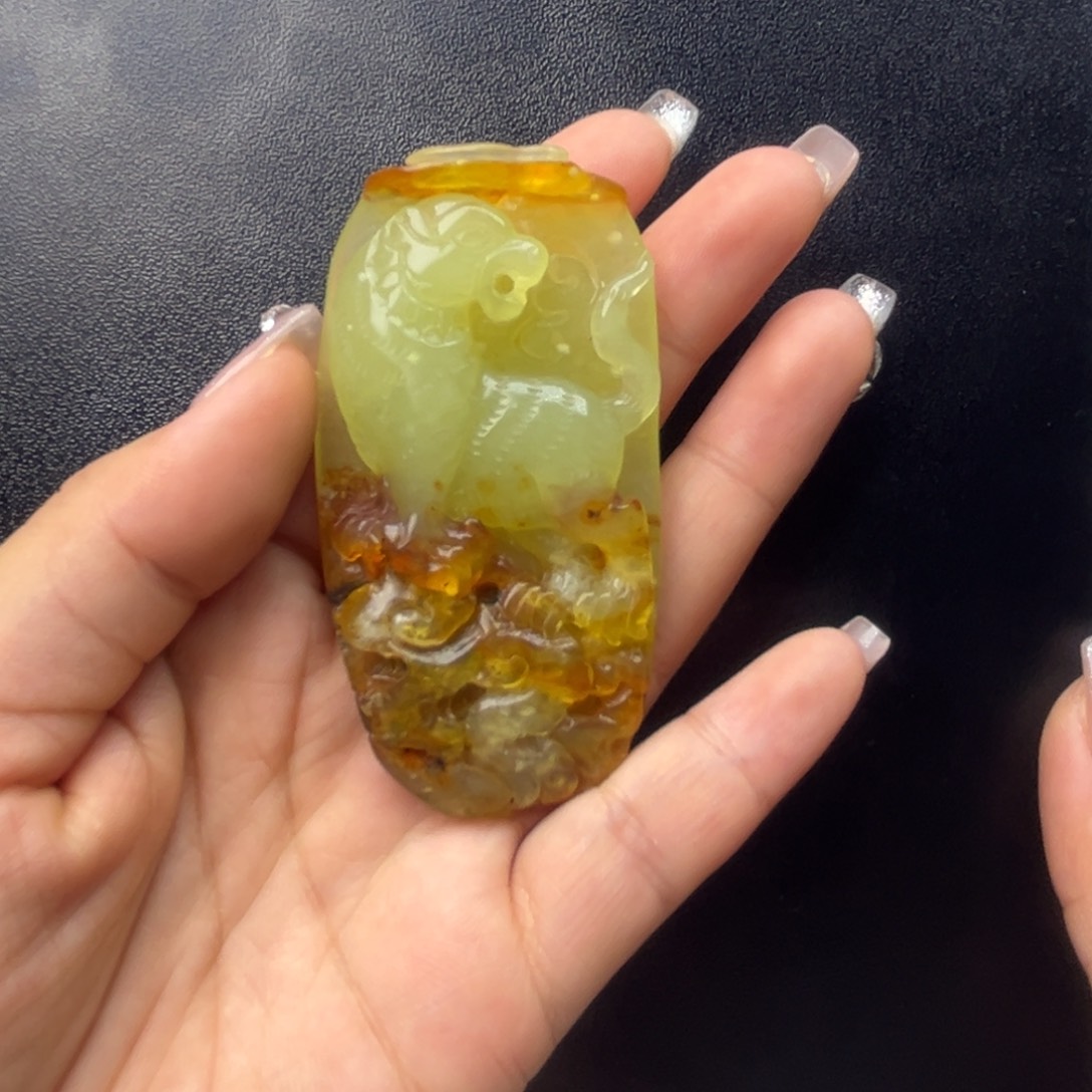 蛇纹石玉颈饰未镶嵌