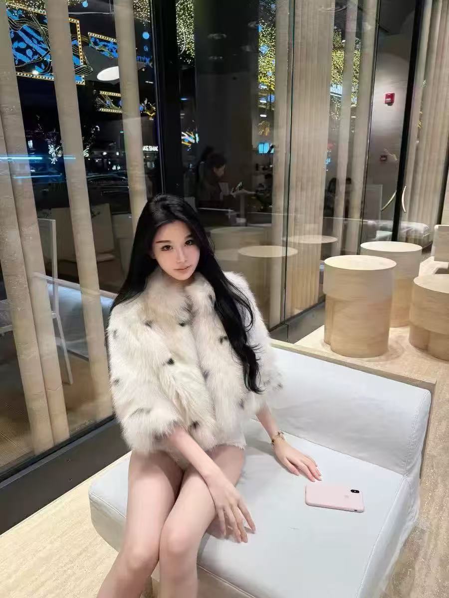 伊贞【千金狐】2025新款显瘦百搭山猫纹波点狐狸毛外套女