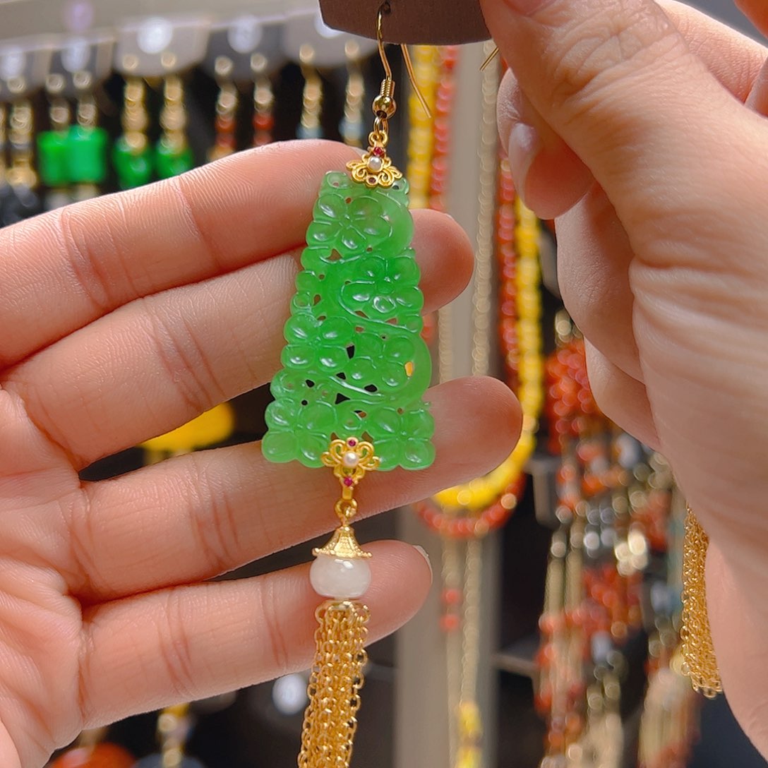 翡翠合金耳坠姹**红翡翠