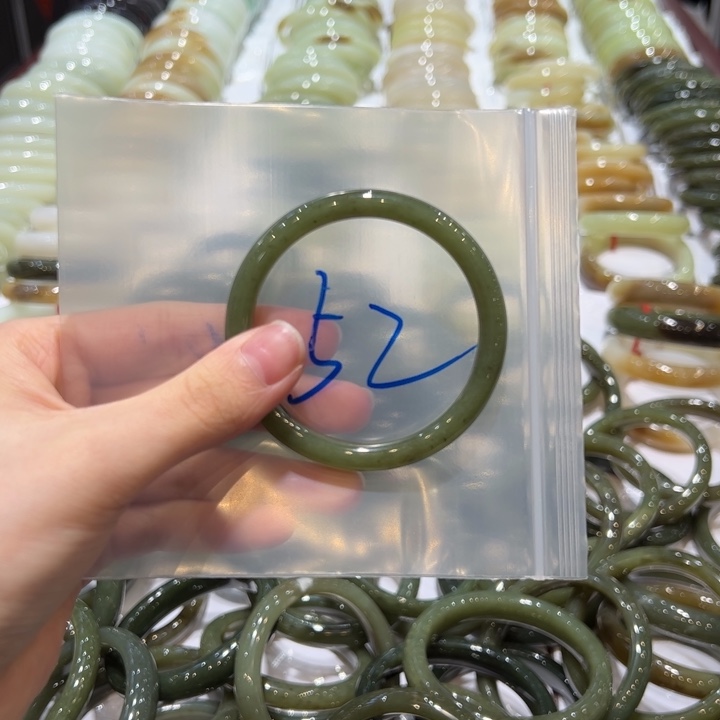 和田玉（糖玉）手镯未镶嵌