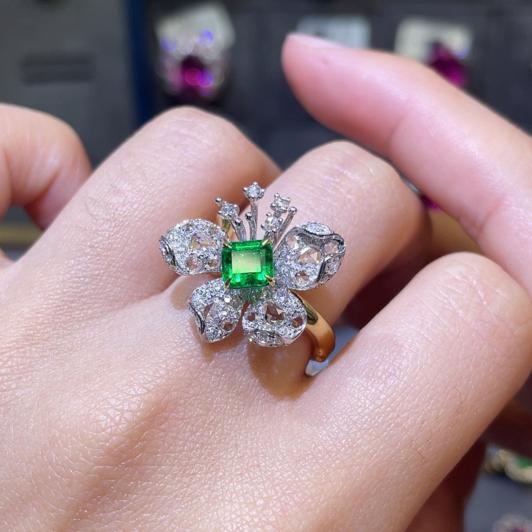 祖母绿戒指18K金镶嵌0.68ct