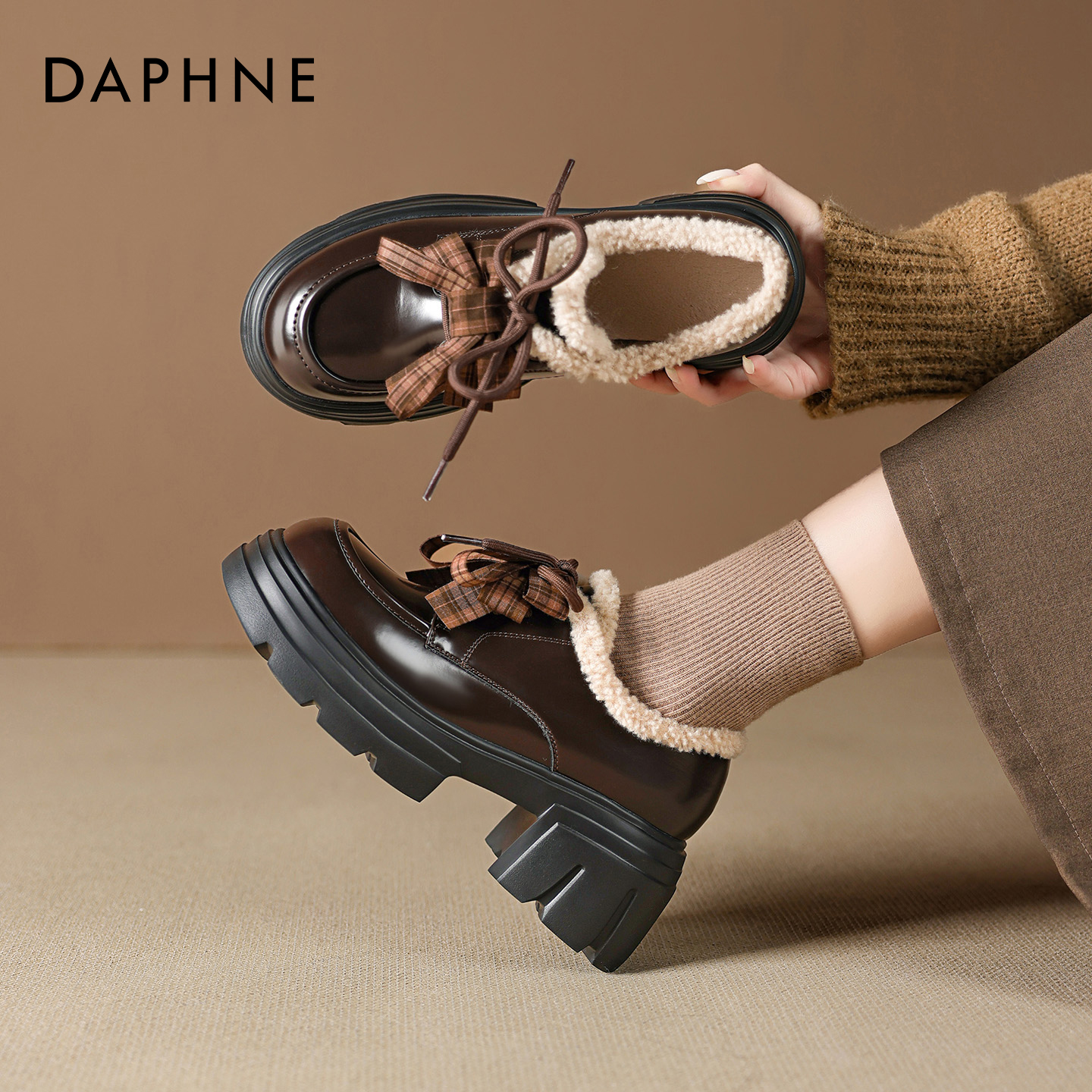 达芙妮加绒厚底乐福鞋女2025新款冬季保暖棉单鞋英伦风棕色小皮鞋