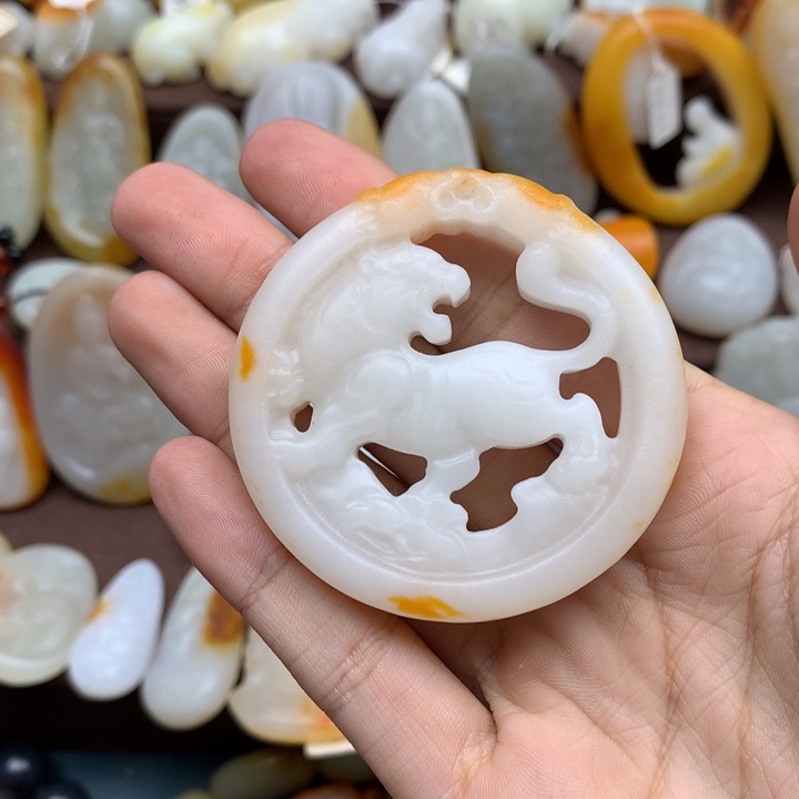 阆***歌和田玉未镶嵌颈饰