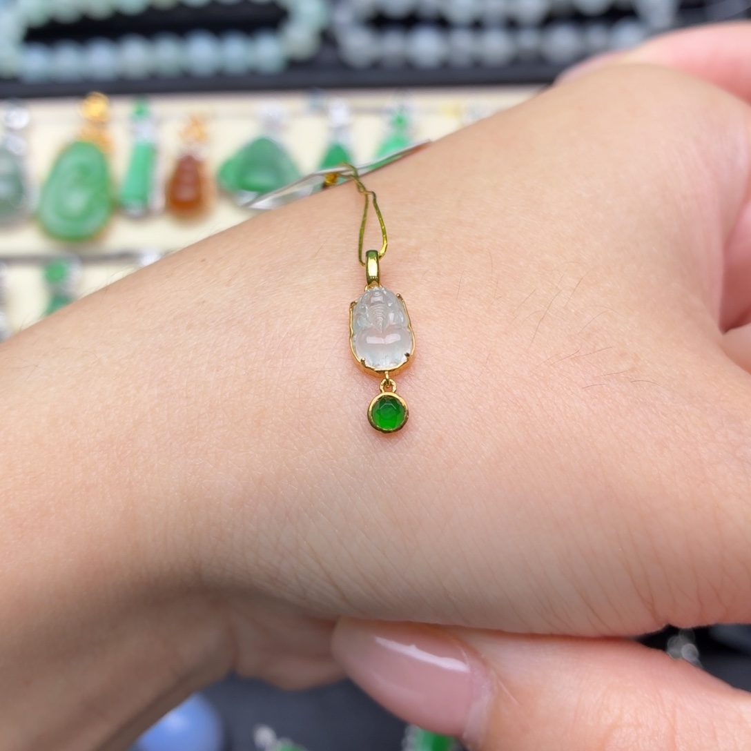 翡翠18K金镶嵌颈饰