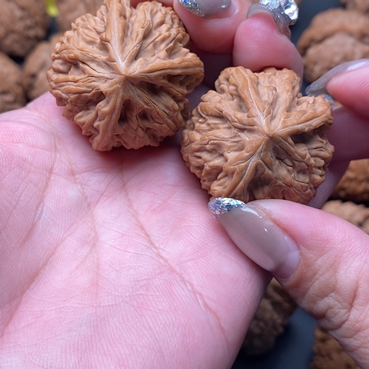 文玩核桃吊坠三棱