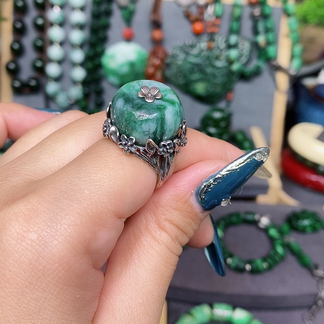 翡翠戒指银S925镶嵌漂亮美眉