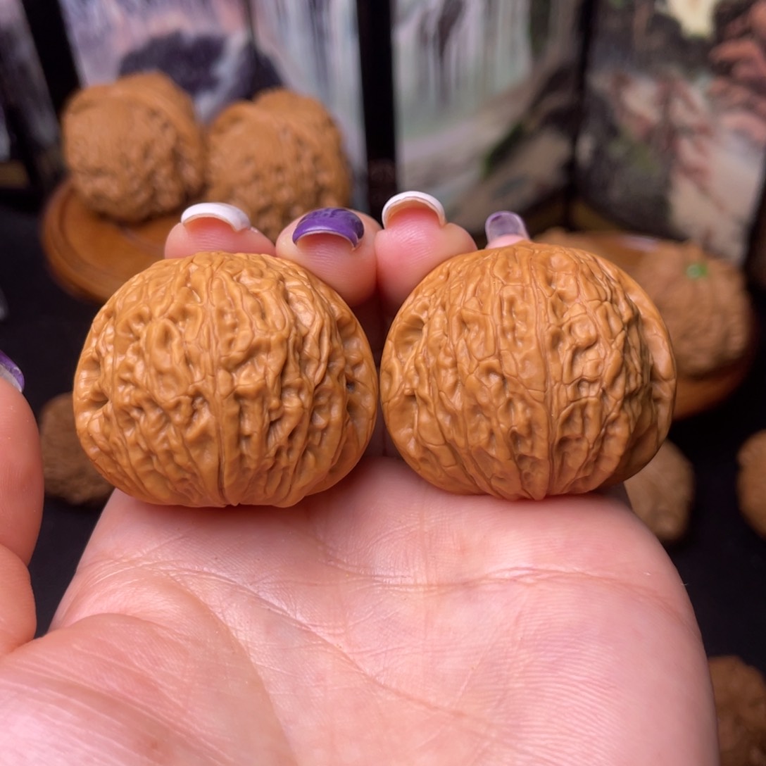 文玩核桃把件b****、37铁锤