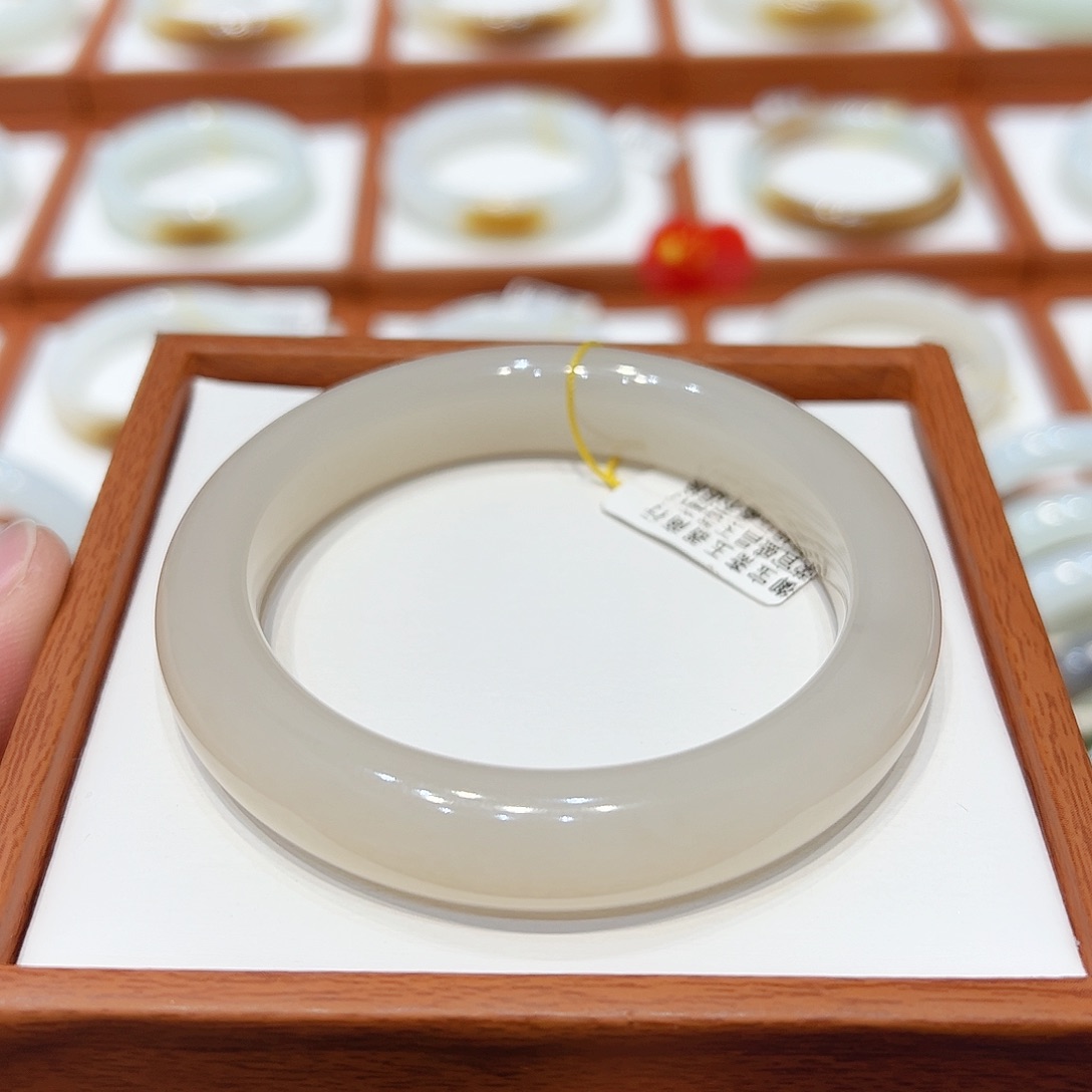 和田玉手镯未镶嵌冰藕粉