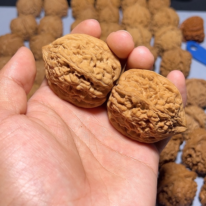 文玩核桃把件40大沽石 47克