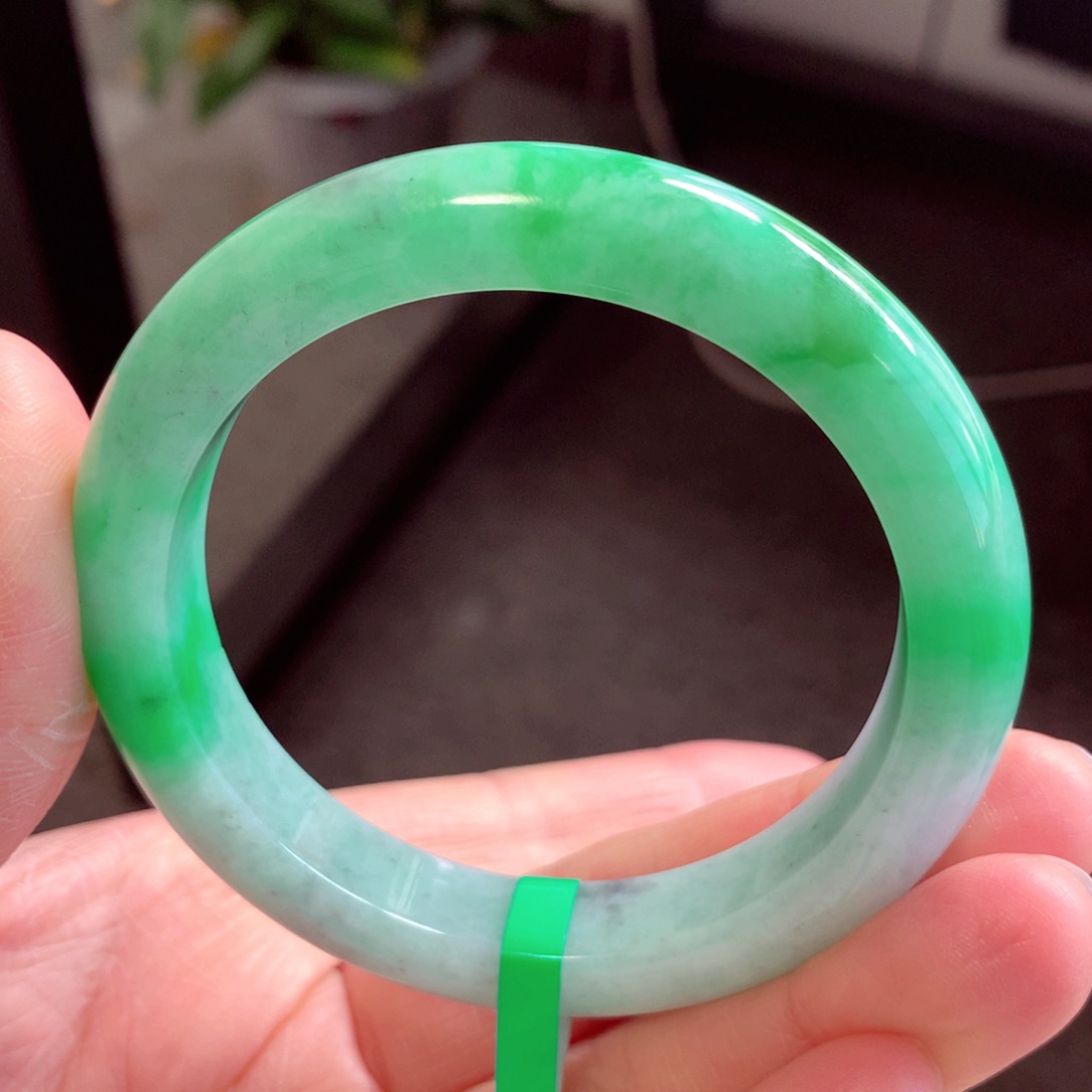 翡翠手镯未镶嵌缅甸翡翠