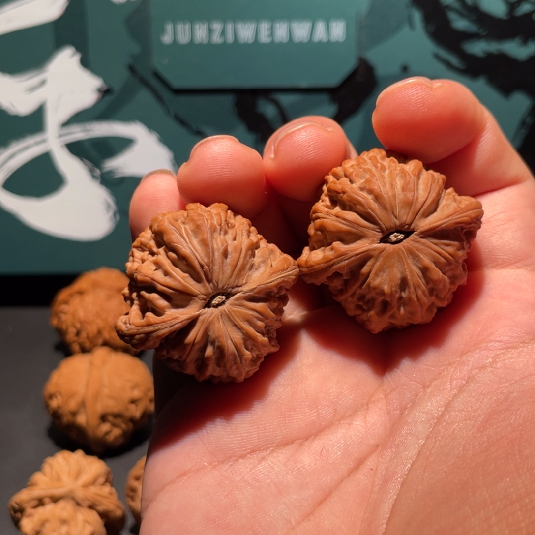 小***满文玩核桃吊坠37山西磨盘25111604