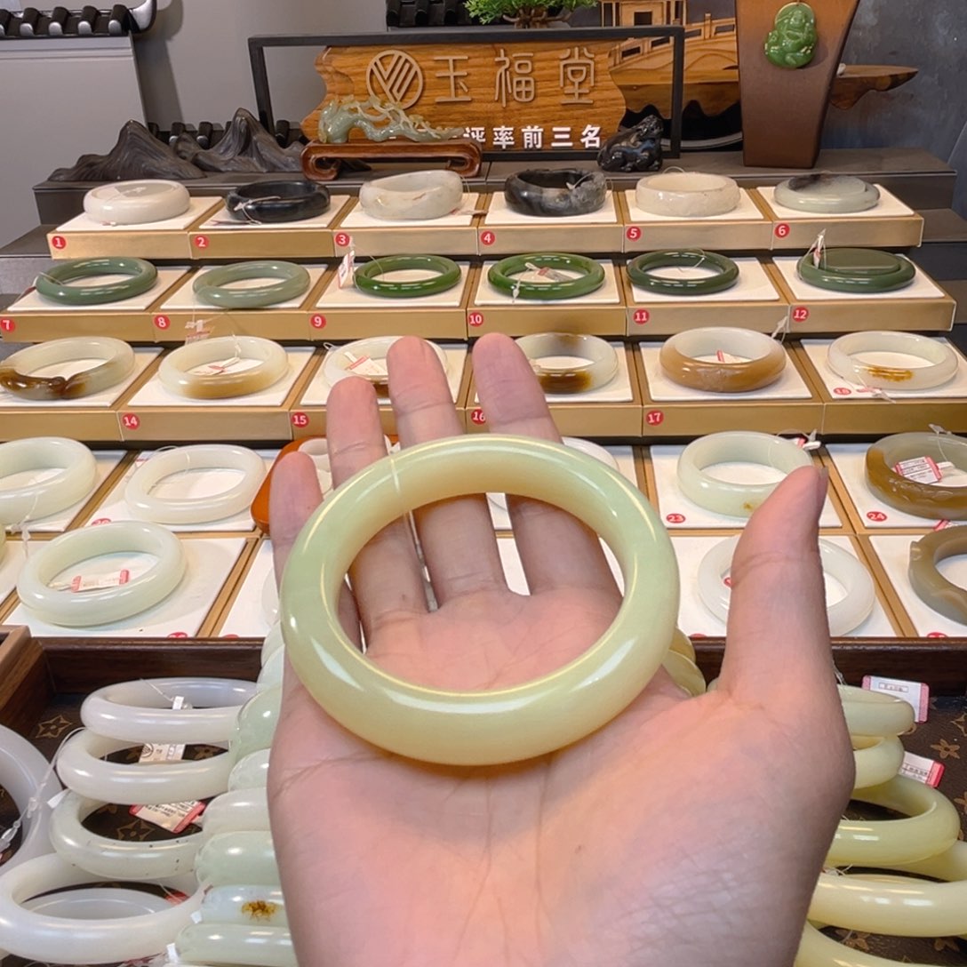 和田玉手镯未镶嵌9