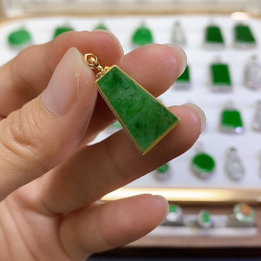 翡翠18K金镶嵌吊坠(不含链)