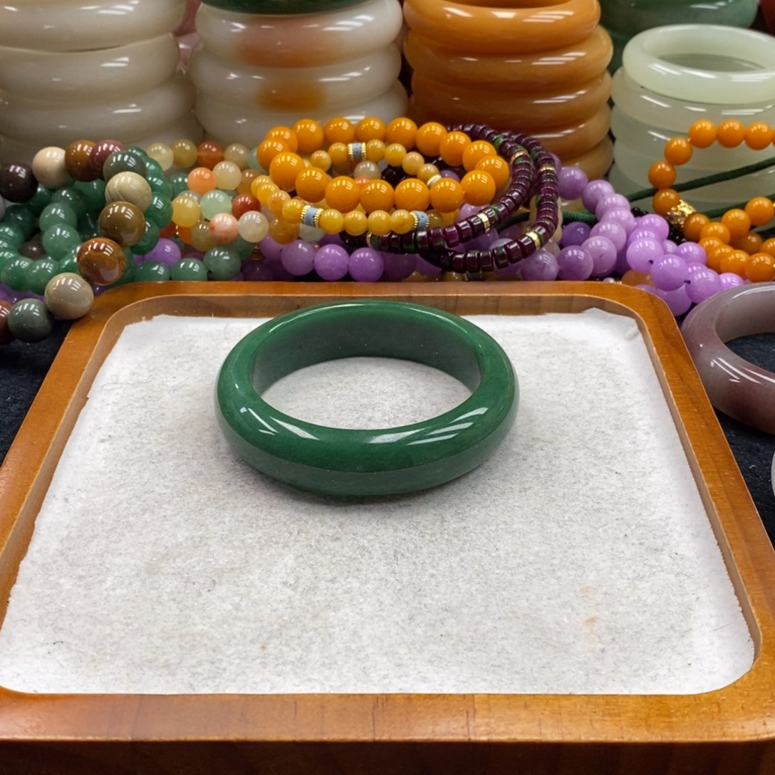 文***妈石英质玉未镶嵌手镯