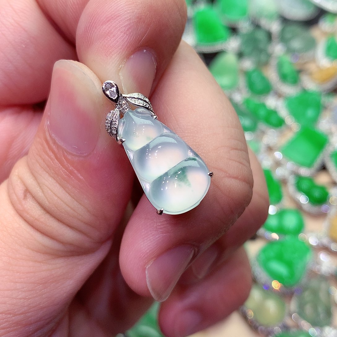 翡翠18K金镶嵌吊坠(赠链)纯天然