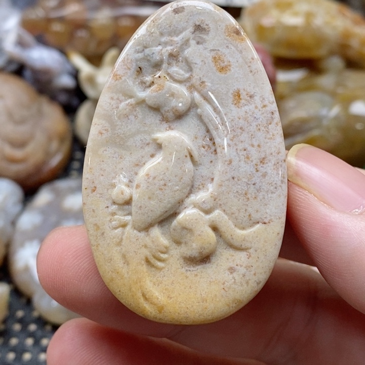 硅化珊瑚（珊瑚玉）颈饰未镶嵌小吊坠