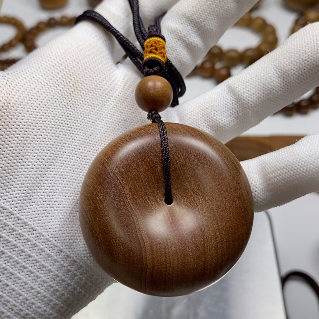 檀香木大***岁老山檀香5.0平安扣沉水焦糖