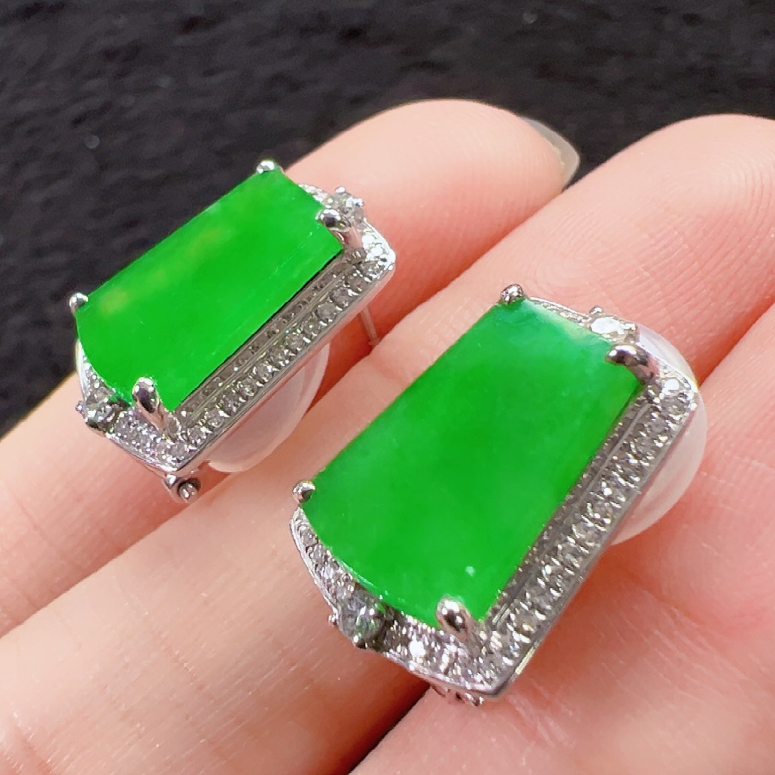 翡翠18K金镶嵌耳饰