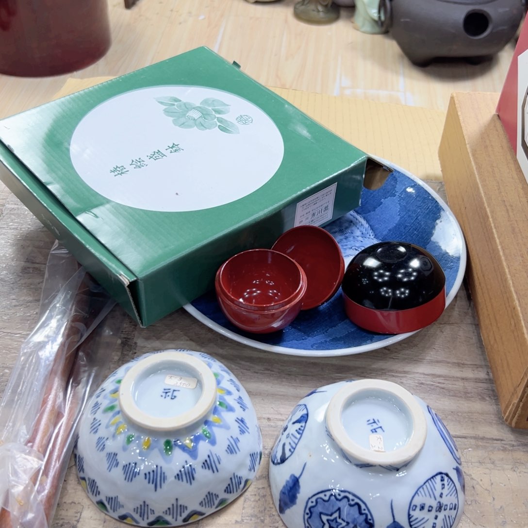瓷片陶瓷和铝材料是