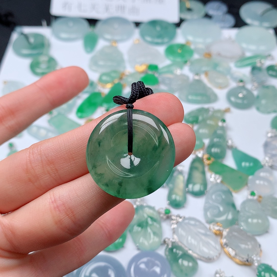 翡翠颈饰未镶嵌梦天然翡翠