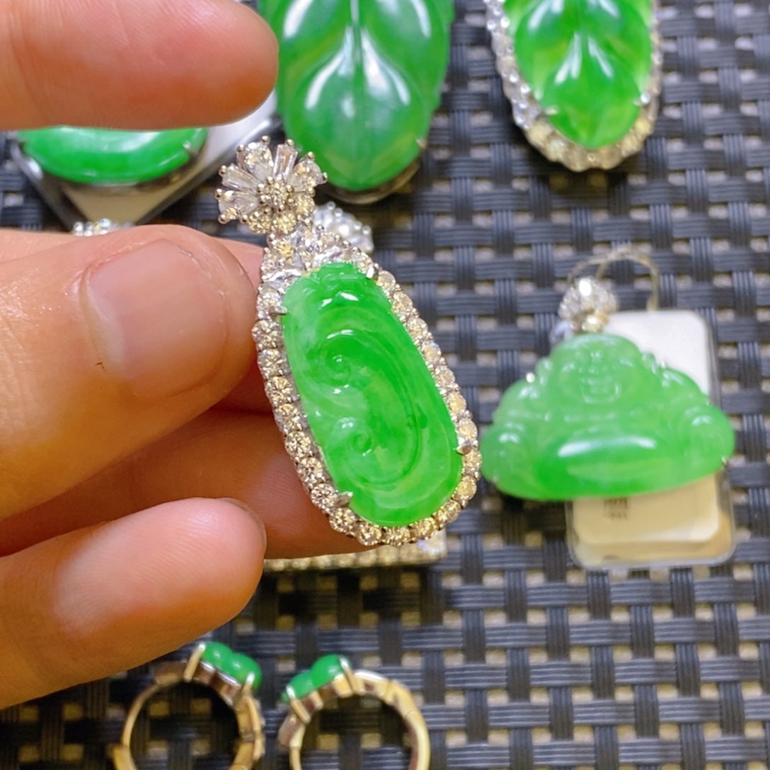 翡翠颈饰银S925镶嵌吊坠