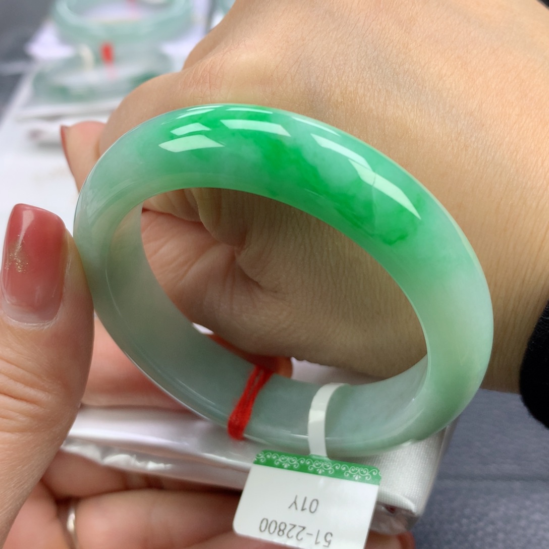 翡翠手镯未镶嵌51圈