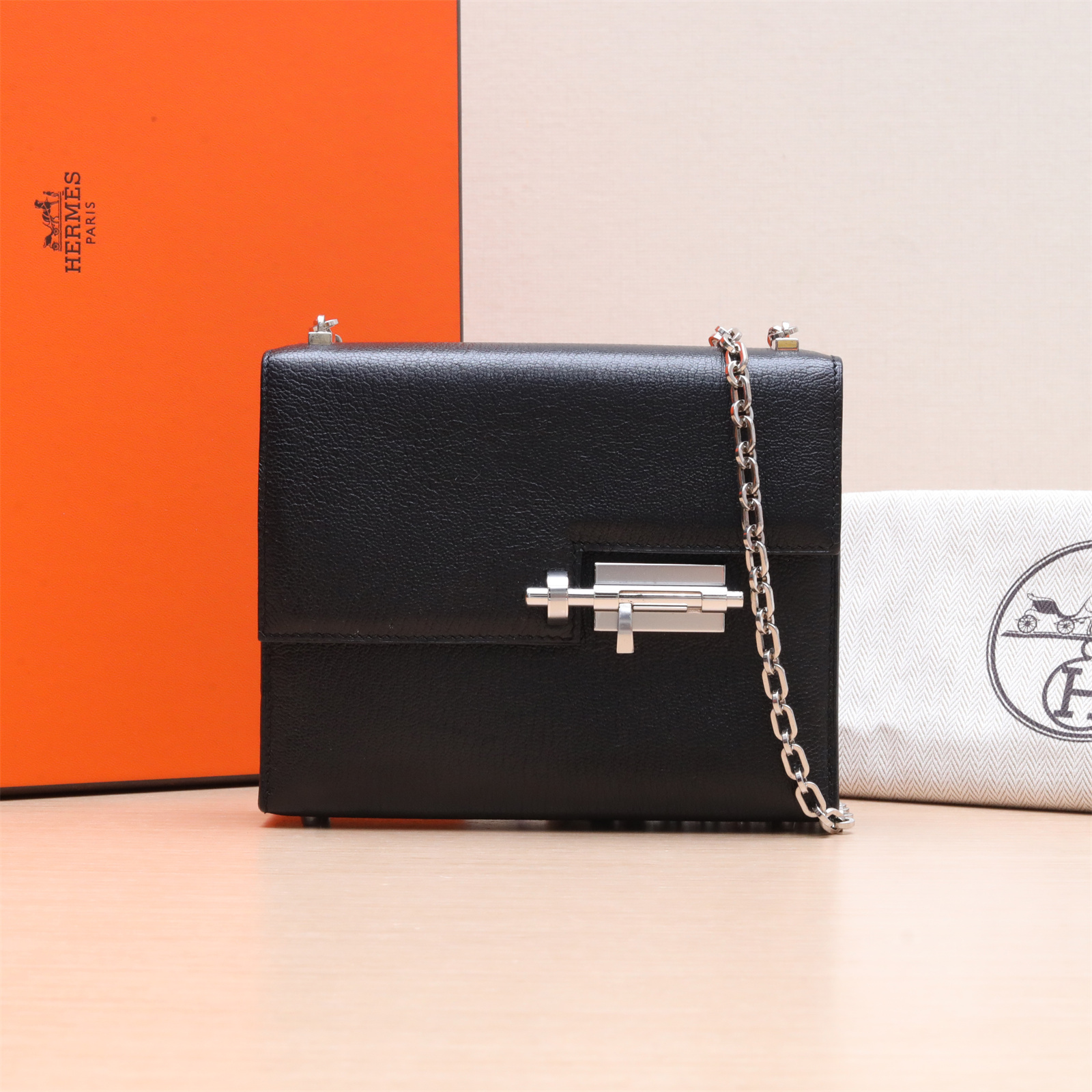 95新 Hermes/爱马仕 -300-440攀攀插销包 17 黑银 山羊皮 A刻
