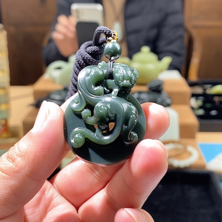 和田玉（糖玉）颈饰未镶嵌螭龙佩