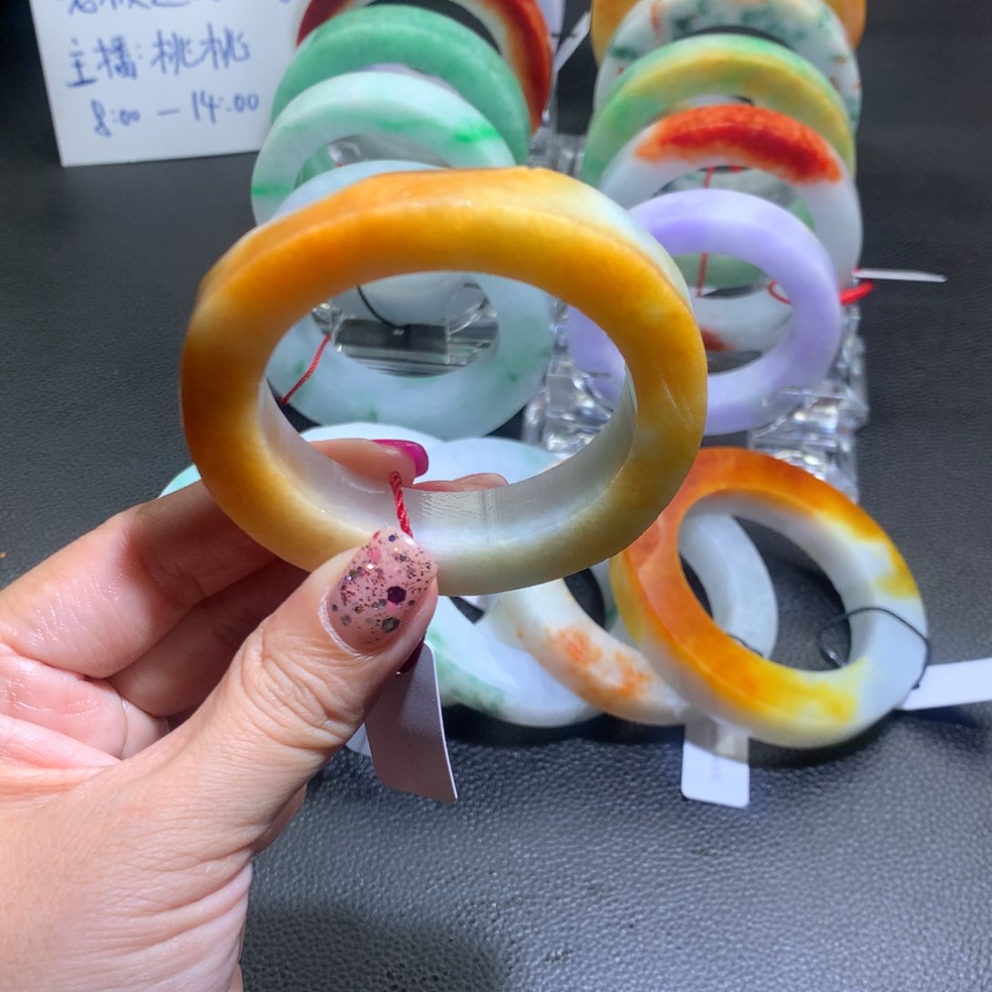 未镶嵌鸡油黄贵妃定制翡翠50.57