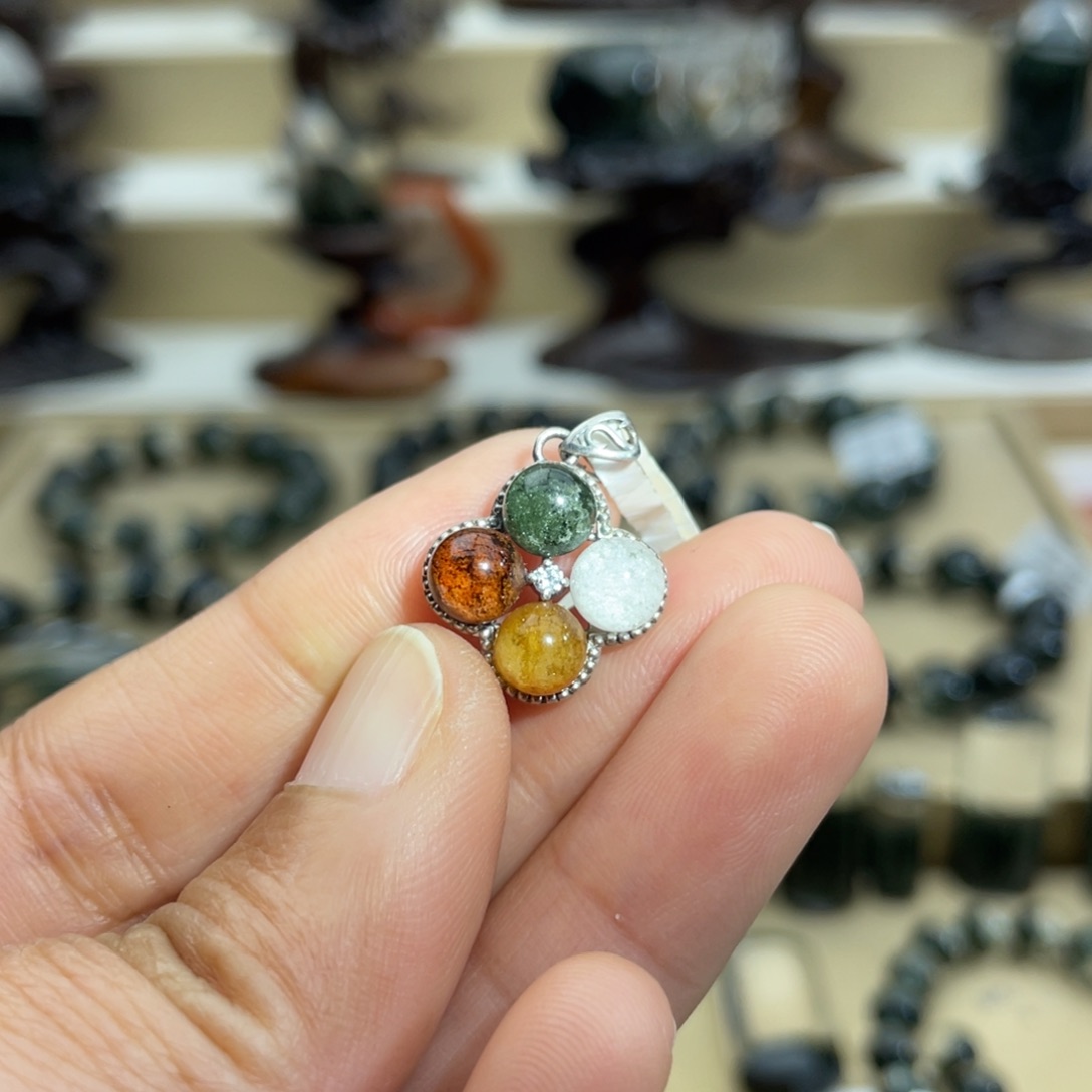 水晶颈饰银S925镶嵌四季幽灵吊坠