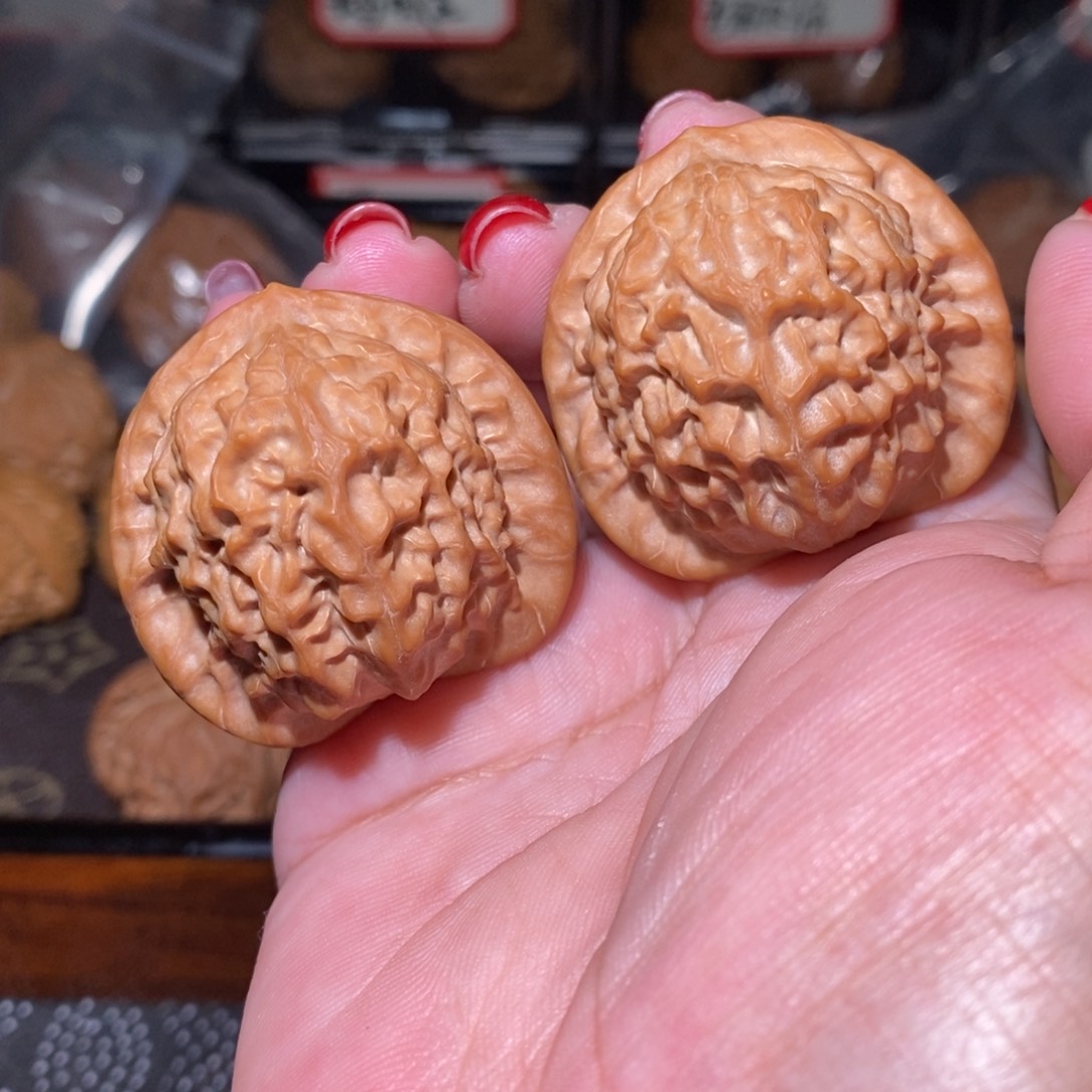 莓***汽文玩核桃把件瓷娃娃