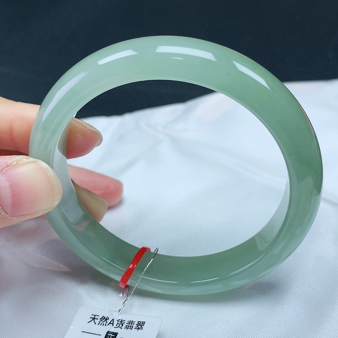 翡翠手镯未镶嵌57圈