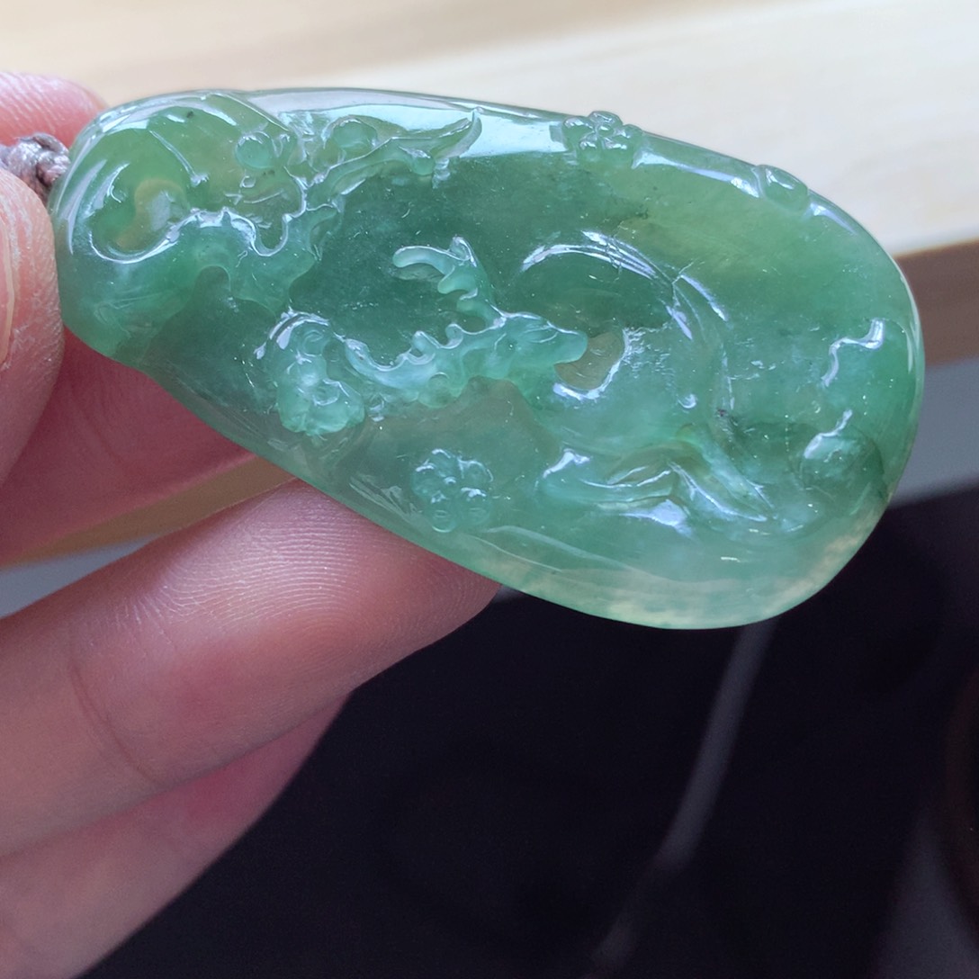 翡翠颈饰未镶嵌吊坠