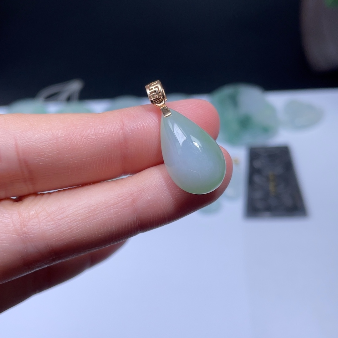 翡翠颈饰18K金镶嵌水滴