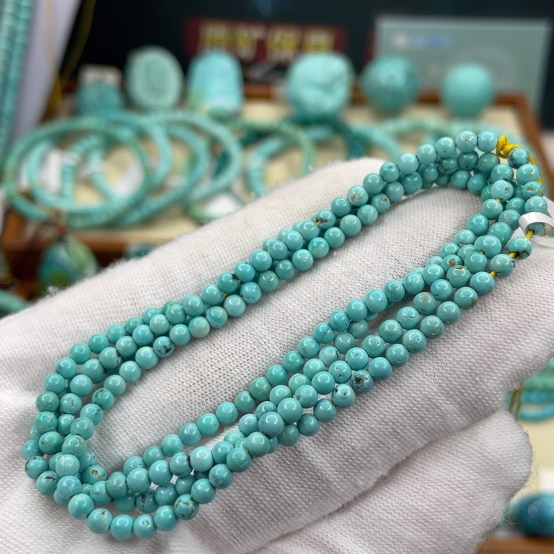 绿松石未镶嵌颈饰