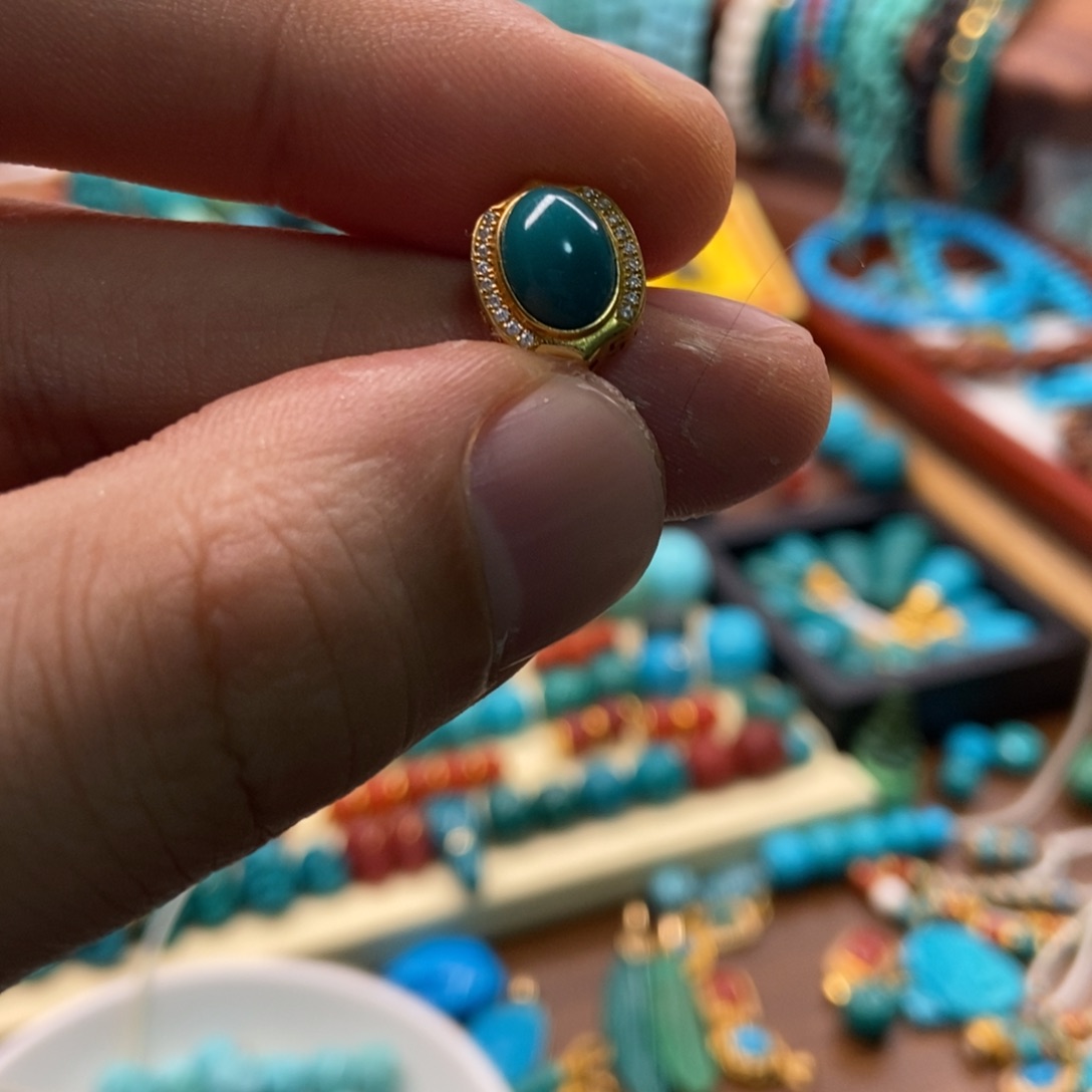 绿松石珠宝奇石18K金镶嵌基****暗