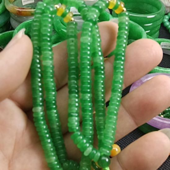 翡翠颈饰未镶嵌翡翠