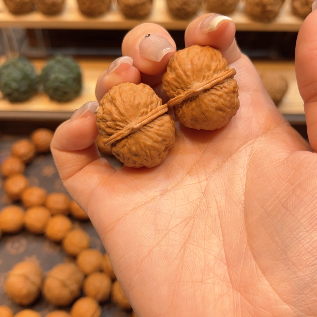 文玩核桃把件龙麟纹元宝