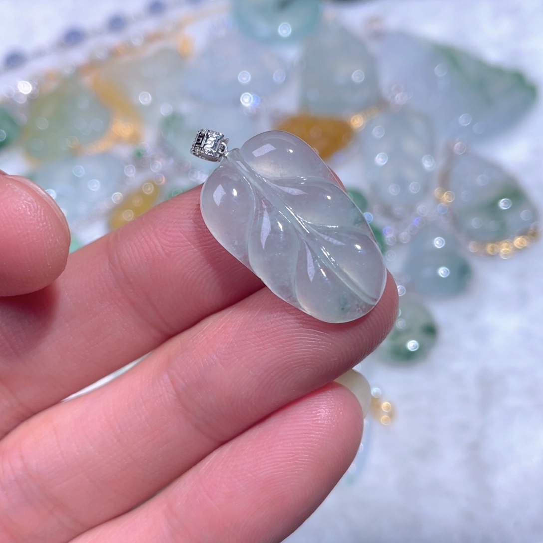 翡翠18K金镶嵌颈饰翡翠