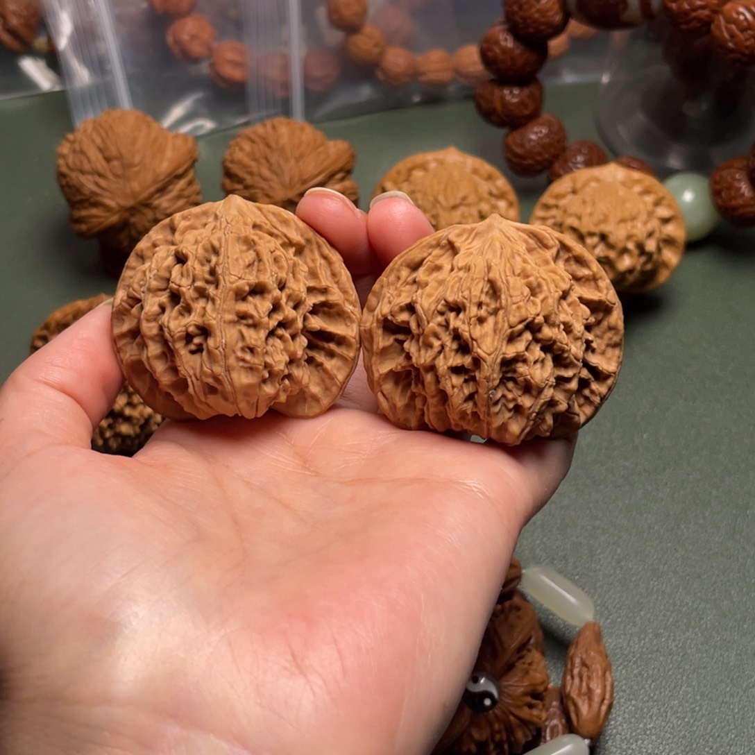 文玩核桃吊坠盘龙纹