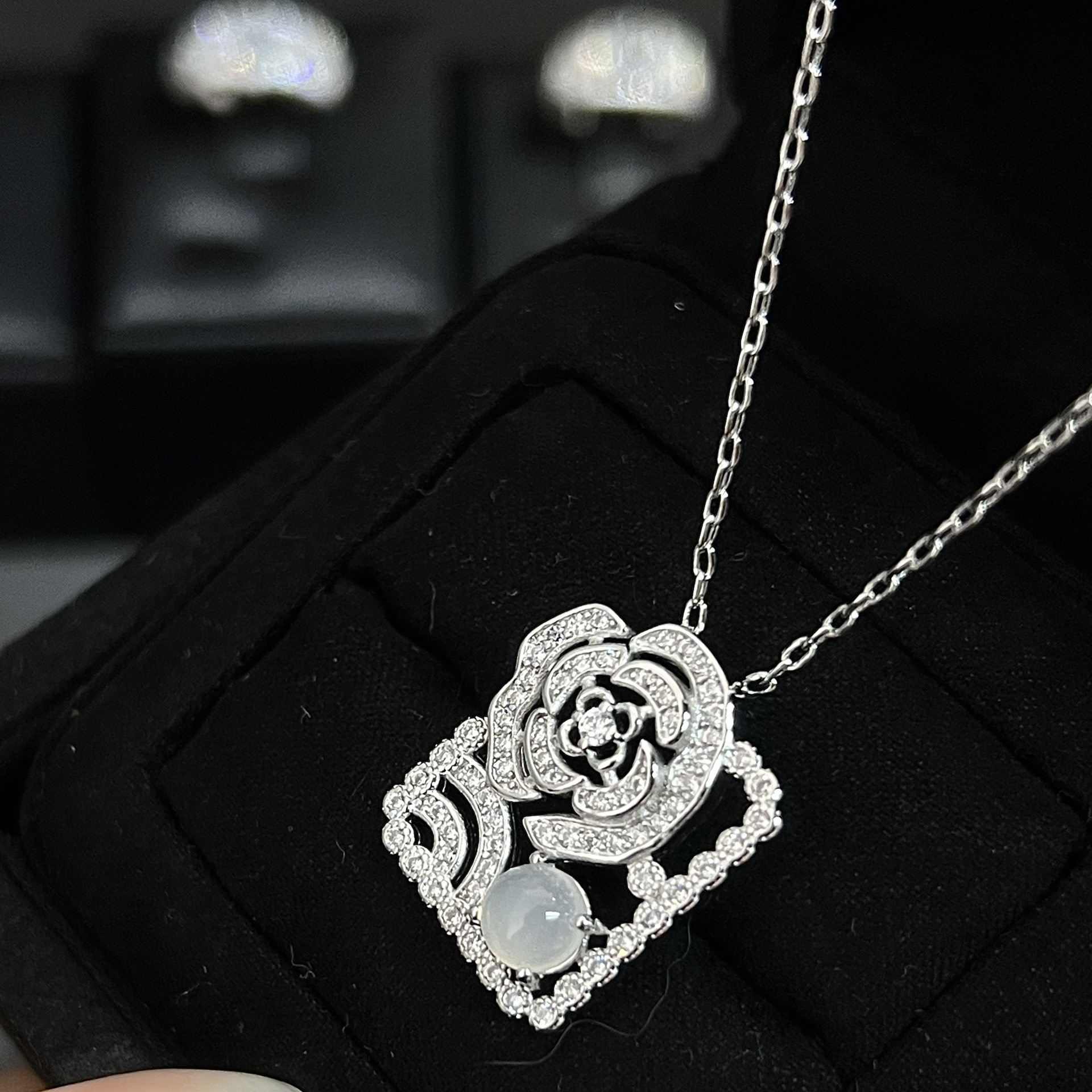 铜合金项链 法式复古中国风山茶花镂空项链镶嵌满钻精致轻奢超闪